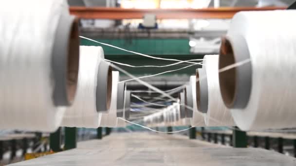 Industria Textil Bobinas Hilo Máquina Hilar Una Fábrica Textil — Vídeos de Stock