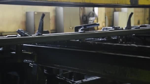 Εργαστήριο Εργαλειομηχανές Και Εξοπλισμό Ρολά Χάλυβα Για Την Παραγωγή Μεταλλικών — Αρχείο Βίντεο