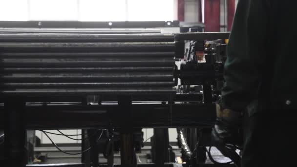 Officina Con Macchine Utensili Attrezzature Rotoli Acciaio Produzione Tubi Metallici — Video Stock