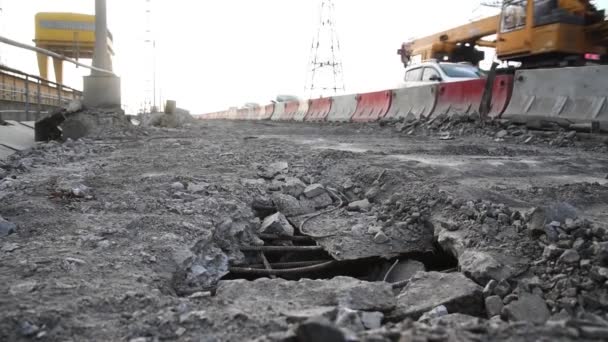 Poço Profundo Estrada Asfalto Danificado Estrada Reparação Rodoviária — Vídeo de Stock
