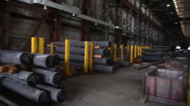 Çelik işleme tesisi. Metalurji fabrikasının büyük mağazası. Metalurji girişiminin ürünleri.