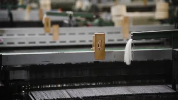 Výrobní Linka Průmyslové Textilie Tkaní Rýsuje Textilní Továrně — Stock video