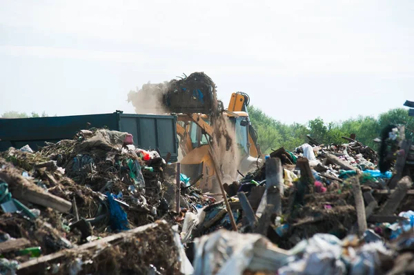 Excavator Loads Garbage Landfill Truck Further Processing — Stock Photo, Image