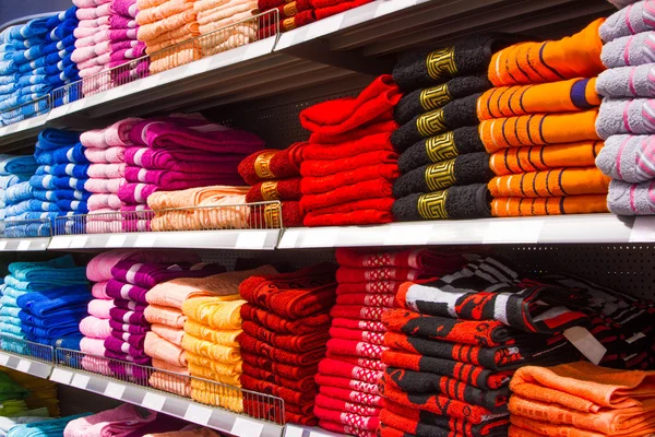 Multicolor towels in the shop — Stock Photo, Image