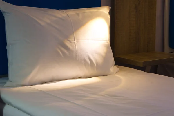 Bed in a hotel room — Stock Photo, Image