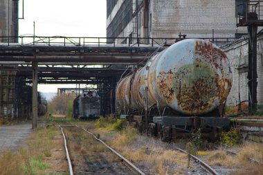 terk edilmiş fabrikası sahne