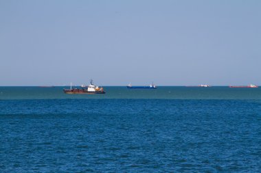 Denizde kargo gemisi