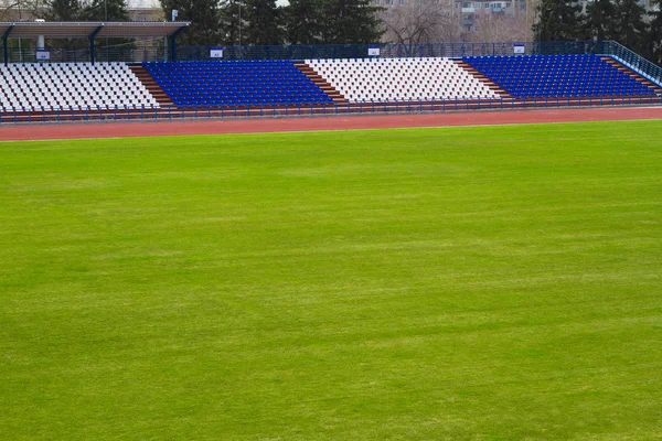 Estadio al aire libre y césped verde — Foto de Stock