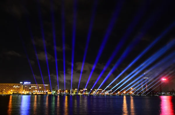 Riga, Lettland - 18 November: Ljus festivalen Staro Riga (strålande Riga) firar 97: e årsdagen av självständighet, 18 November, 2015 — Stockfoto