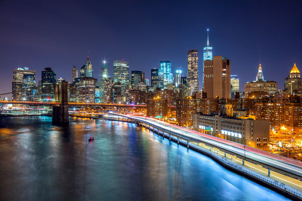 New York City night scene with Manhattan skyline and Brooklin Bridge, USA