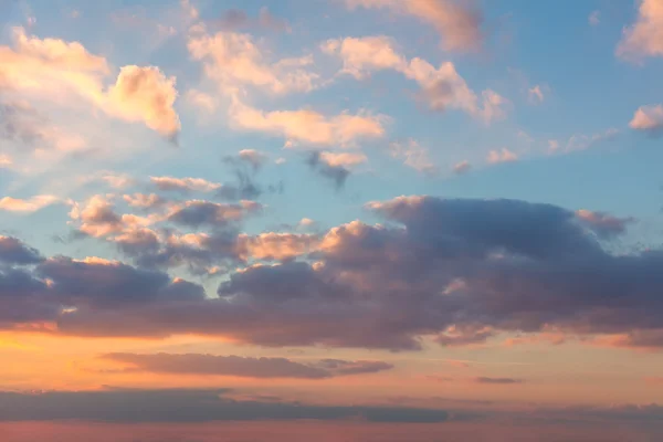 Cores bonitas do céu do nascer do sol, fundo natural — Fotografia de Stock