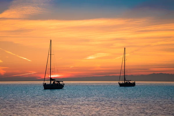 Yachts in the sea at sunset time — Stock Photo, Image