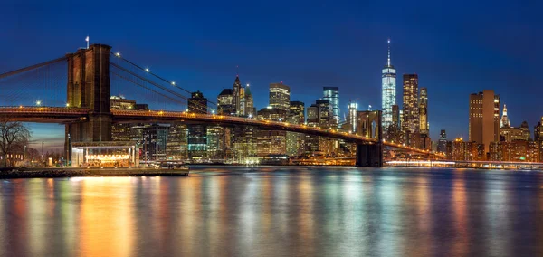 New York - Panoraamanäkymät Manhattanille Skyline pilvenpiirtäjillä — kuvapankkivalokuva