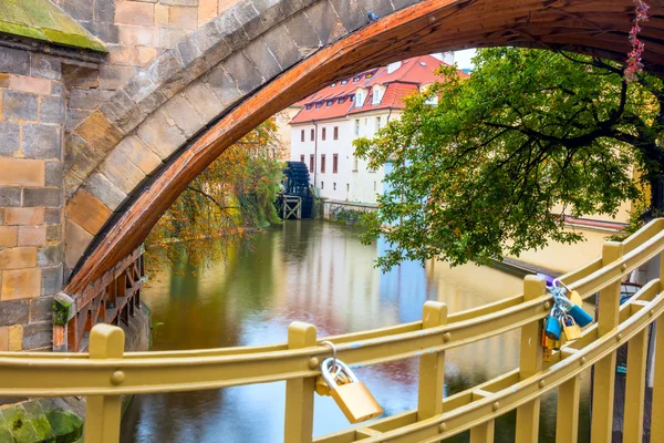 Prága, Certovka folyó landmark, Cseh, Európa — Stock Fotó