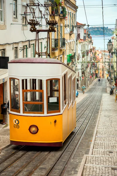 Lisbons gloria-seilbahn - portugal — Stockfoto