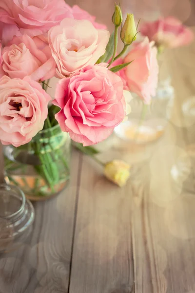 Bright vintage background with roses and bokeh — Stock Photo, Image