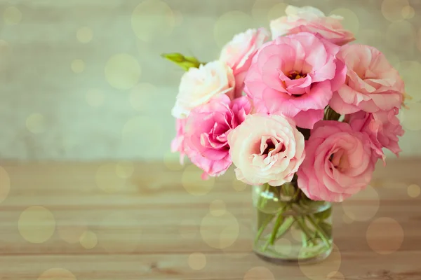Buquê de flores de rosa - estilo vintage — Fotografia de Stock