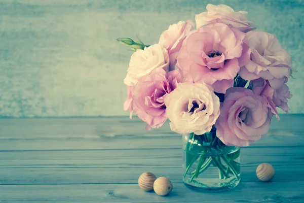 Gentle Flowers in a glass vase with copy space - vintage still l — Stock Photo, Image