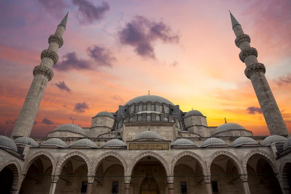 Sultanahmet Camii, güzel gökyüzü ve mimarisi üzerinde şaşırtıcı gündoğumu — Stok fotoğraf