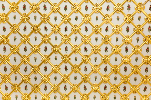 Velho padrão dourado - decoração geométrica e flores — Fotografia de Stock