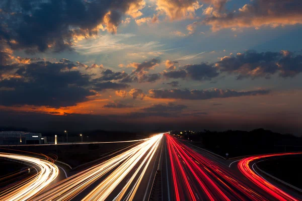 Langzeitbelichtung Verkehr - Nacht abstrakten städtischen Hintergrund — Stockfoto