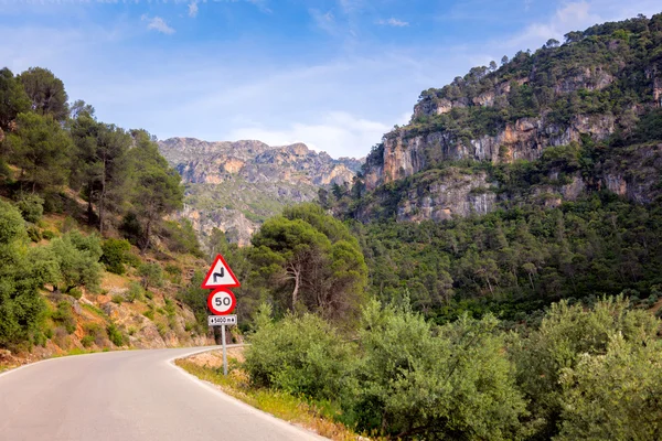 Dangerous Turn on the road — Stock Photo, Image