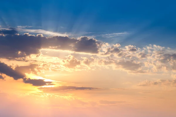 Amazing Sundown Sky with Real Sunbeams and Sun — Stock Photo, Image