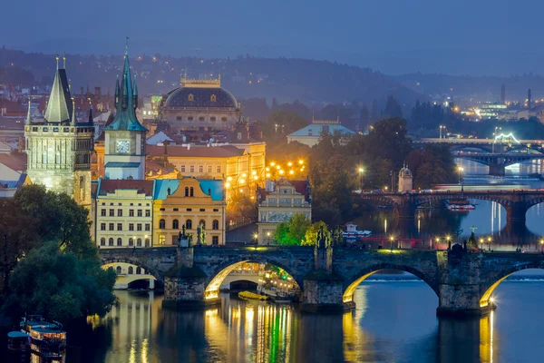 Ünlü Prag görünümü, köprüler ve yerler — Stok fotoğraf