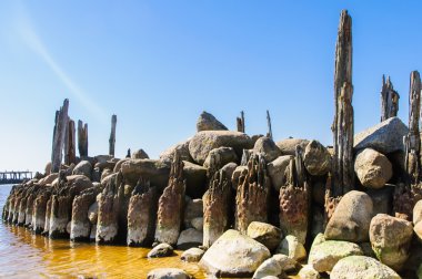 Denizde eski bir iskele