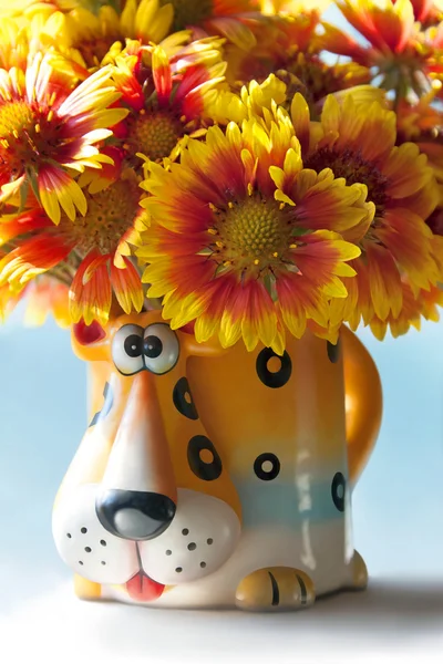 Flowers in cup — Stock Photo, Image