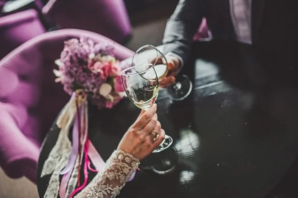 Engaged couple with wine glasses in restaurant — Stock Photo, Image