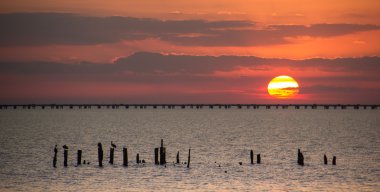 Lake Pontchartrain üzerinden günbatımı