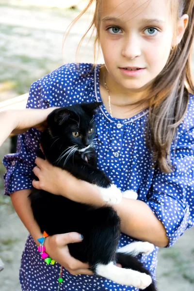 Girl with cat — Stock Photo, Image