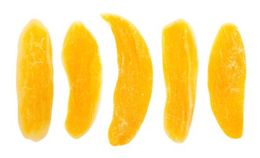 Kurumuş mango yolu beyazda izole edilmiş.