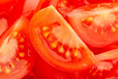 Dilimlenmiş domates makrosu yakın plan.