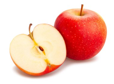 Dilimlenmiş kırmızı elma yolu beyaz üzerinde izole