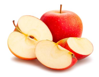 Dilimlenmiş kırmızı elma yolu beyaz üzerinde izole