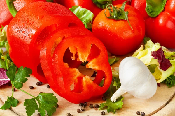 Plasterki Papryki Pomidor Biurko Kuchnia — Zdjęcie stockowe
