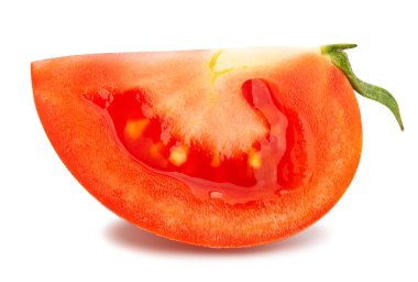 Dilimlenmiş pembe domates yolu beyaz üzerinde izole