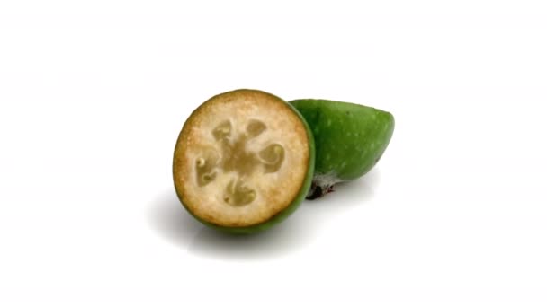 Φέτες Feijoa Απομονώνονται Λευκό Φόντο — Αρχείο Βίντεο