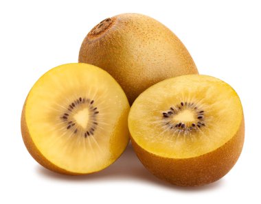 Dilimlenmiş altın kivi yolu beyazda izole edilmiş.