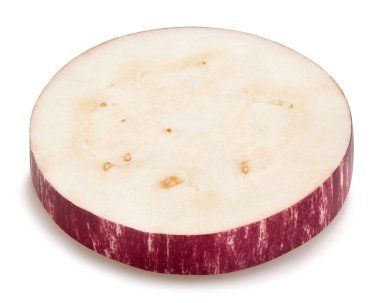 Dilimlenmiş mermer patlıcan yolu beyaza izole edilmiş.