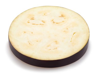 Dilimlenmiş patlıcan yolu beyazda izole edildi