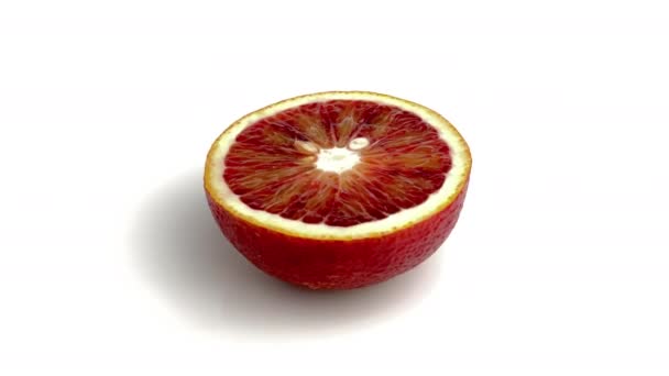 Fruta Naranja Rodajas Sangre Aislada Sobre Fondo Blanco — Vídeos de Stock