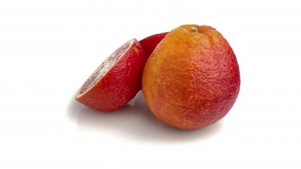 Affettato Sangue Arancio Frutta Isolata Sfondo Bianco — Video Stock