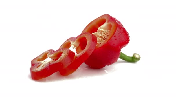 在白色背景上分离的切碎的甜椒 — 图库视频影像