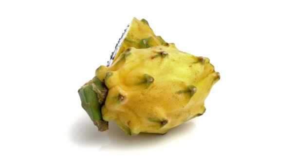 Felii Galben Dragonfruit Pitahaya Izolat Fundal Alb — Videoclip de stoc