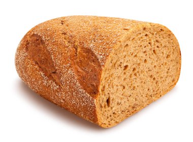 Dilimlenmiş kahverengi ekmek yolu beyazda izole edilmiş