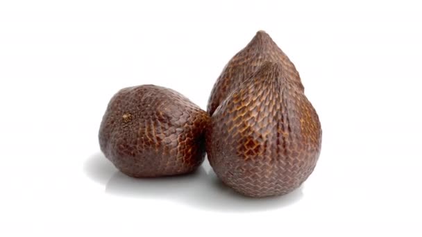 Salak Slang Fruit Geïsoleerd Witte Achtergrond — Stockvideo