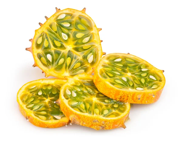 Kiwano på vit — Stockfoto